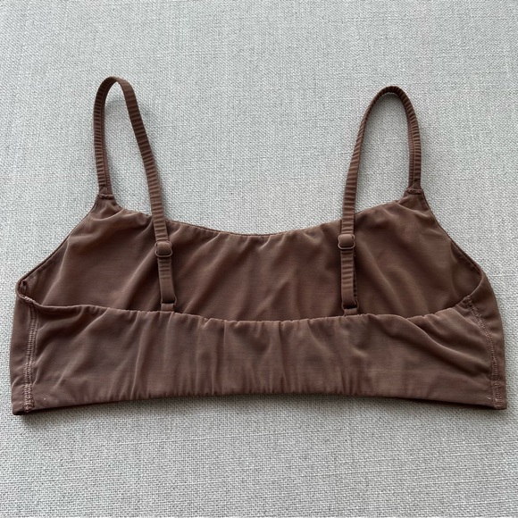 SKIMS Mesh Scoop Bralette - Picture 4 of 7